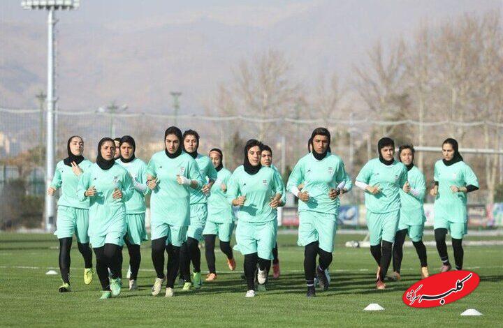 سلام نظامی دختران ملیپوش ایران در استرالیا + فیلم