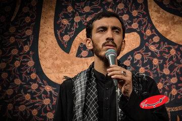 خط و نشان مداح جوان برای مردم و مسئولان ؛ خون آقا را زیر پا بگذارید، شمار را له میکنیم