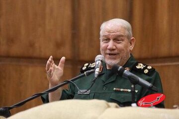 مشاور فرماندهی کل قوا: دشمنان ساختمانهای خالی از نیرو و پاسدار و بسیجی را منهدم میکنند؛کسی در این ساختمانها نیست