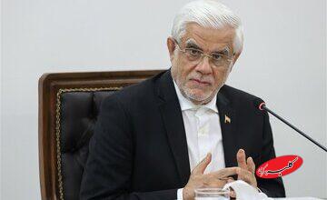 معاون اول پزشکیان در میان آتش نشانان تهران/ وقتی عارف در ایستگاه آتش نشانی بحث سیاسی کرد + تصویر
