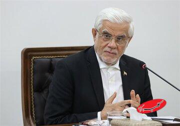 معاون اول پزشکیان در میان آتش نشانان تهران/ وقتی عارف در ایستگاه آتش نشانی بحث سیاسی کرد + تصویر