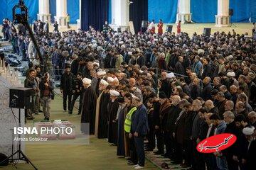عکسی از وحید جلیلی و حمید عباسی در مراسم تشییع شهید سردار نائینی