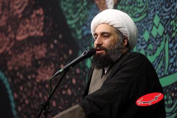 خطیب اصولگرا: برای جبران کم کاری نسبت به رهبر شهید انقلاب از فرزندشان اطاعت کنید