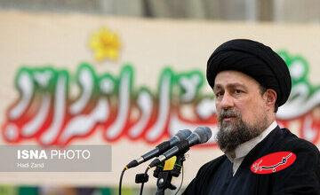 سیدحسن خمینی: رهبر انقلاب مشرف بر امور هستند؛ تصمیمات کشور را در نهایت ایشان قبول و امضاء میکنند/ کاسه داغتر از آش نباشیم