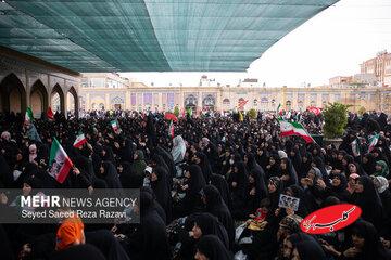 مداحان در مراسم یادبود خانواده رهبر شهید انقلاب؛ از ادای احترام مطیعی تا مدل ورود کریمی + تصویر