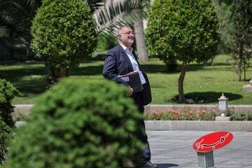 منتقد شماره یک برجام، مدافع تفاهم ایران و آمریکا شد/ بازخوانی ماجرای انتقاد زاکانی به علی لاریجانی برای تصویب ۲۰ دقیقهای برجام