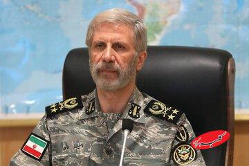 فرمانده کل ارتش: سه مرتبه به مراکز تولید پهپاد ارتش حمله شد اما تولید متوقف نشد/ ناوهای دشمن فقط یک بار وارد آبهای ایران شدند که مورد تهاجم قرار گرفت