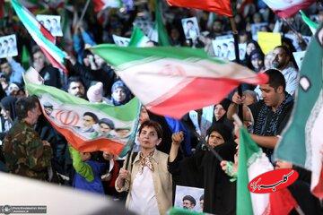 پیشنهاد عجیب یک شهروند به مجلسیها؛ جلسه را در میدان شهر برگزار کنید!