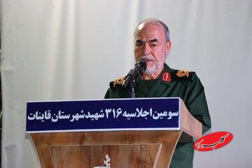معاون سیاسی سپاه: آمریکا نه در جنگ و نه در مذاکره به اهداف خود دست نخواهد یافت/ اگر قرار باشد کسی در این رویارویی تسلیم شود، آن آمریکا است