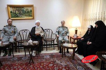 فرمانده کل ارتش در دیدار با خانواده شهید سپهبد باقری؛ دشمن فهمید که باید به ملت ایران و نظام جمهوری اسلامی، احترام بگذارد/ دشمن تصورات بسیار غلطی داشت