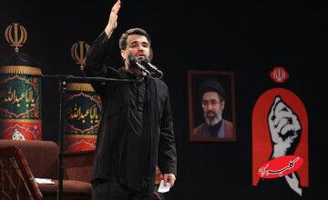 تصاویری از مراسم عزاداری شب تاسوعا در جوار محل شهادت رهبر شهید/ محسن رضایی با لباس شخصی آمد/ سلام و احوالپرسی باهنر با حداد عادل