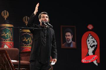تصاویری از مراسم عزاداری شب تاسوعا در جوار محل شهادت رهبر شهید/ محسن رضایی با لباس شخصی آمد/ سلام و احوالپرسی باهنر با حداد عادل