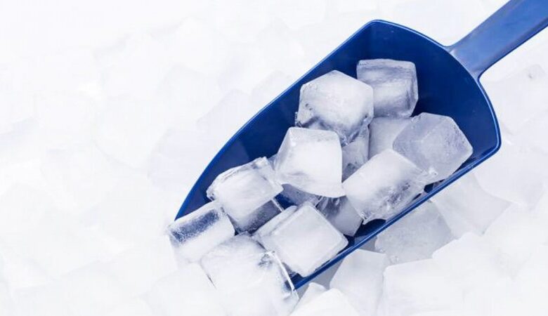 چگونه یخ را بیشتر نگه داریم؟ دیرتر آب شدن یخ با ۷ روش ساده در خانه و سفر