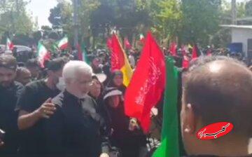 عکسی از سعید جلیلی پس از اقامه نماز بر پیکر رهبر شهید