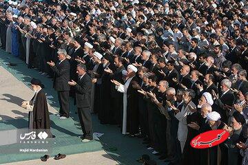 انتشار تصاویری دیده نشده از رهبر شهید در دهه هفتاد و هشتاد