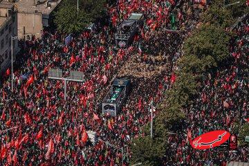 پوشش متفاوت برخی زنان در مراسم تشییع پیکر رهبر شهید انقلاب