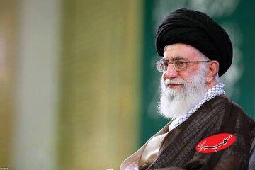 تصویری تلخ از داخل هواپیما/ طواف پیکر رهبر شهید انقلاب بر فراز حرم حضرت معصومه(س)
