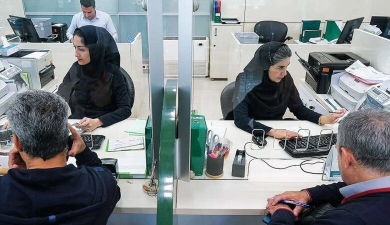 اختلال در خدمات یک بانک/ حسابها مسدود شدند