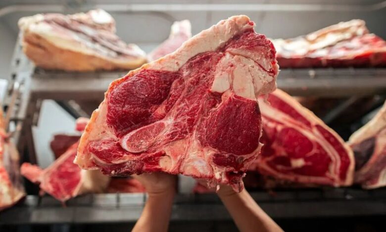 چرا با وجود کاهش 30 درصدی قیمت دام، قیمت گوشت پایین نمیآید؟