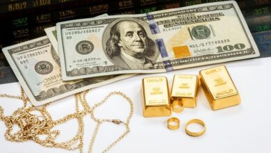 پیش بینی مهم قیمت طلا و دلار فردا ۲۴ مرداد/ ریسک سیاسی میتواند دلار را به این عدد برساند