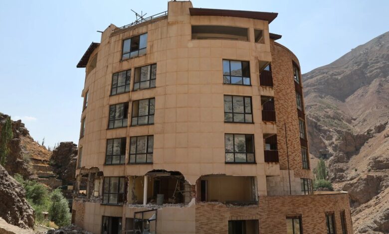 تخریب ساختمان ۱۰ طبقه غیرمجاز میگون