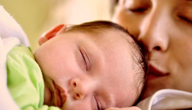 این جملهها را به مادر تازهزایمانکرده نگویید؛ حالش را بد میکند؛ چه بگوییم؟