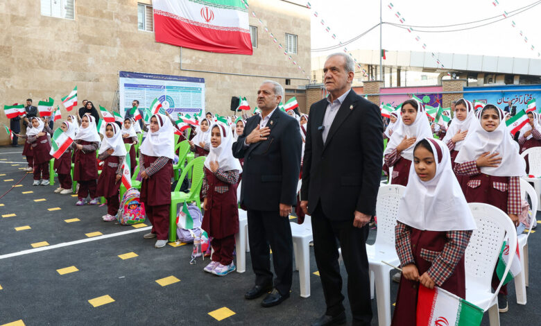 پزشکیان مدرسه